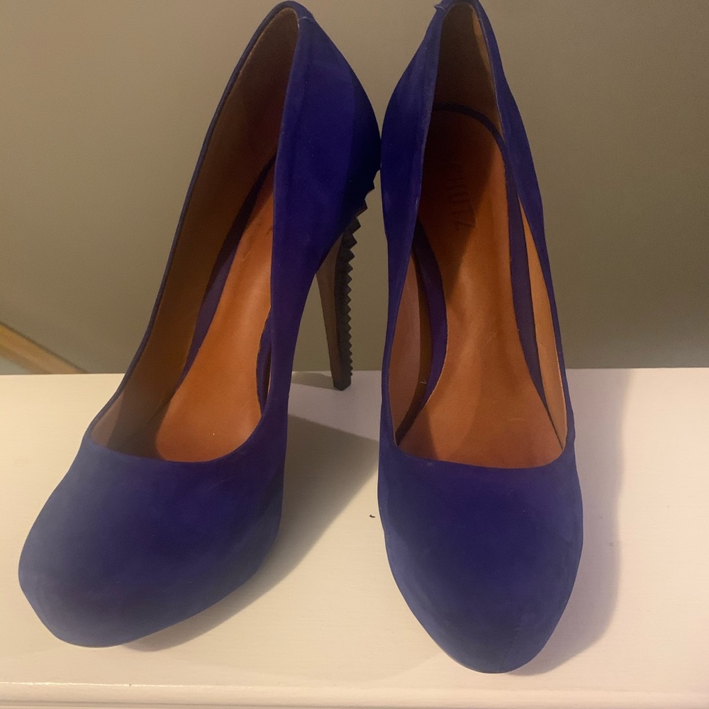 Pumps - Picture 3 of 4